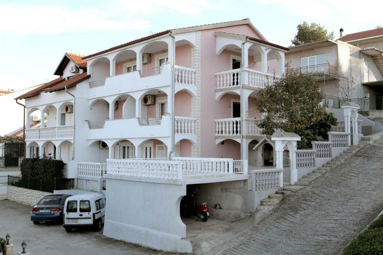 Apartments Maja - Sea View Трогир Экстерьер фото